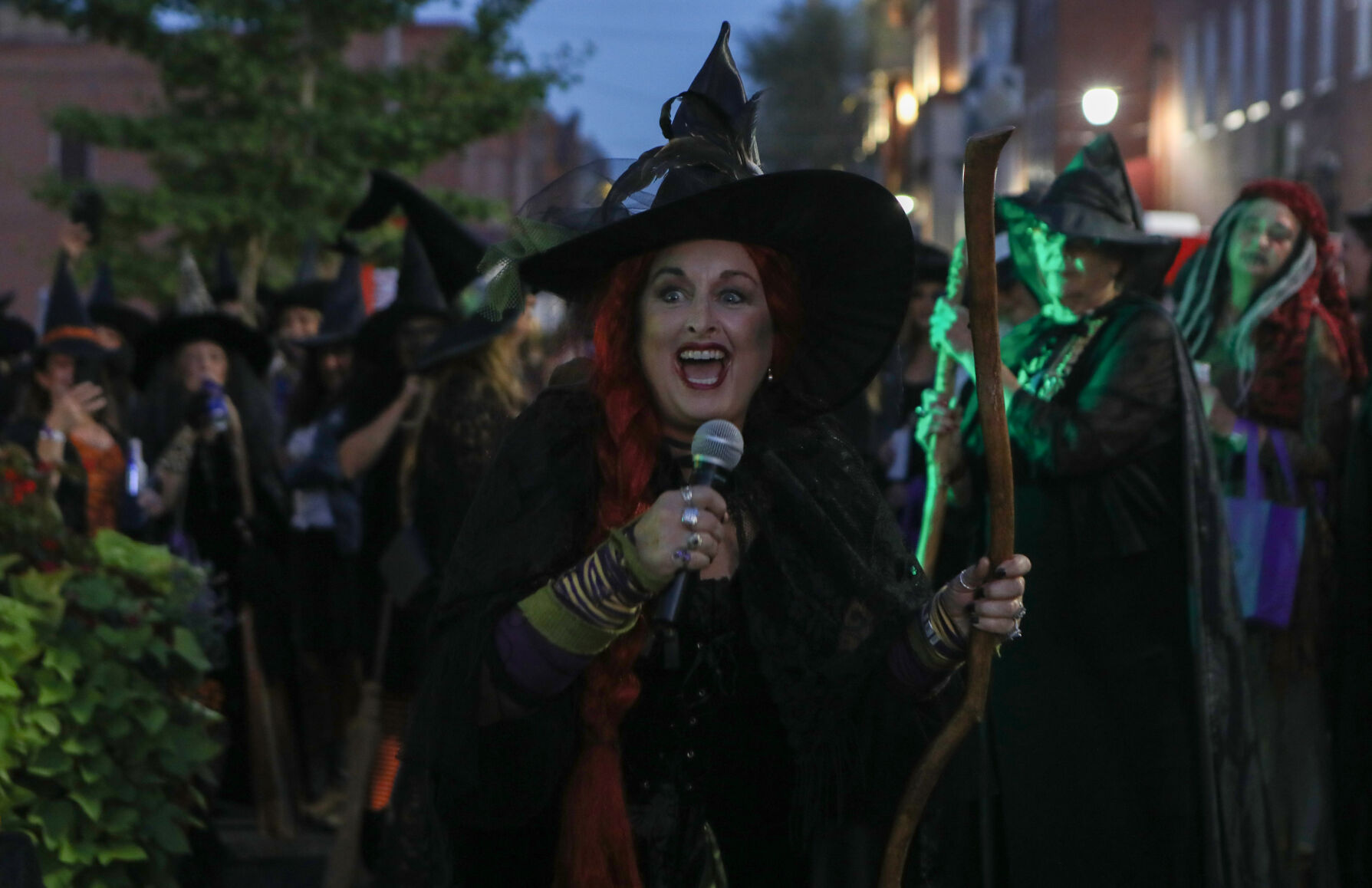 Michele Feldmann participates in cackle contest
